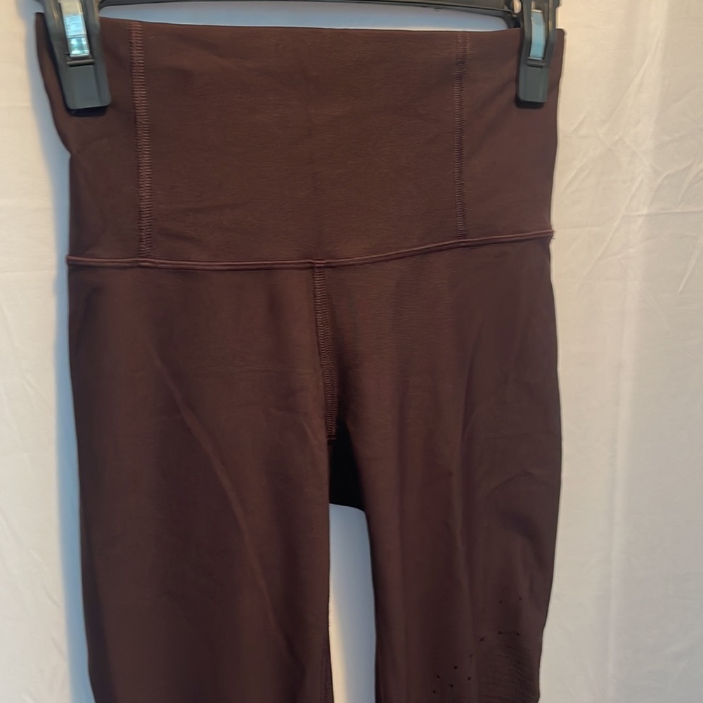 Excellent Condition Lululemon Dark Red Wine In Focus Tight Run Leggings Size 4 - Picture 3 of 12